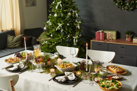 Groene decoratie voor de kersttafel